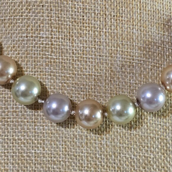 Vintage Faux Pastel Pearl Necklace/Choker with Pave Set Twist Bead Clasp - Picture 2 of 3